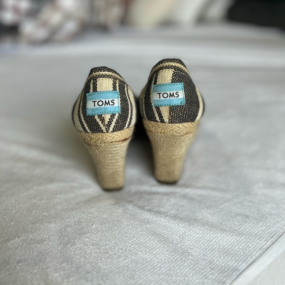 Toms Wedge Sandals - Picture 3 of 4